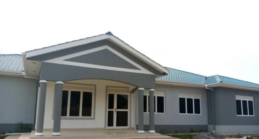 Modern & Spacious Multi-Bedroom Bungalow