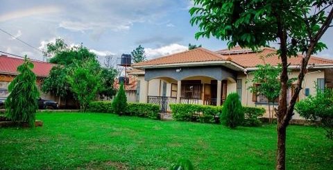 Charming 3-Bedroom Bungalow with Expansive Garden